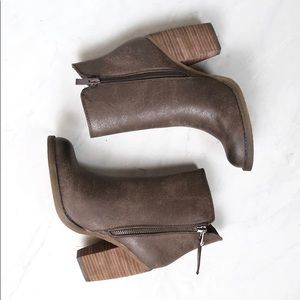 Sbicca Zip Up Ankle Booties